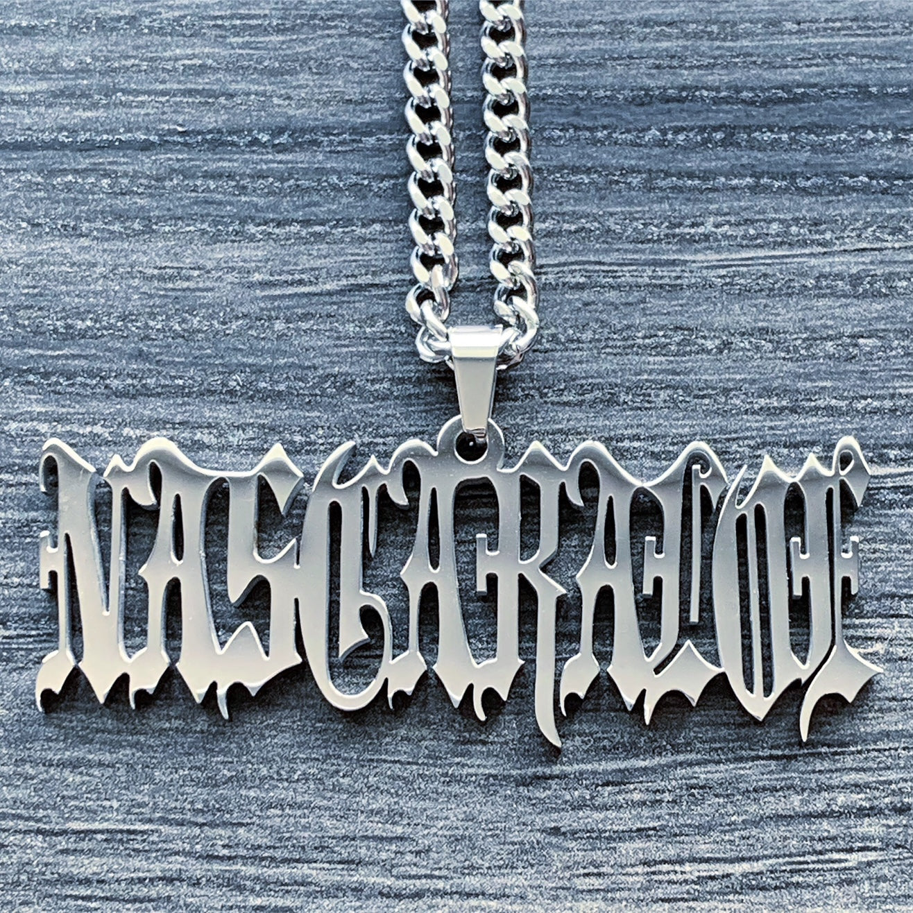 Old English 'Nascar Aloe' Necklace